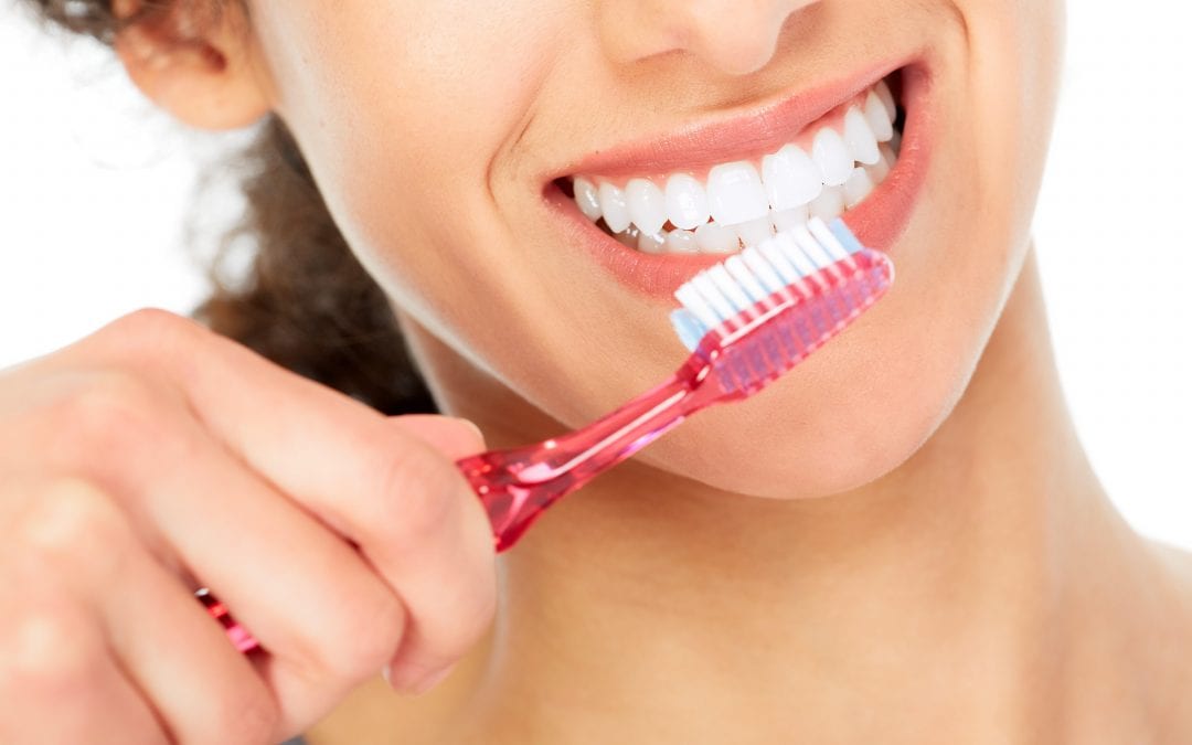¿Cómo cepillarse los dientes con ortodoncia?