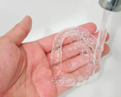 ¿Cómo limpiar la férula dental?